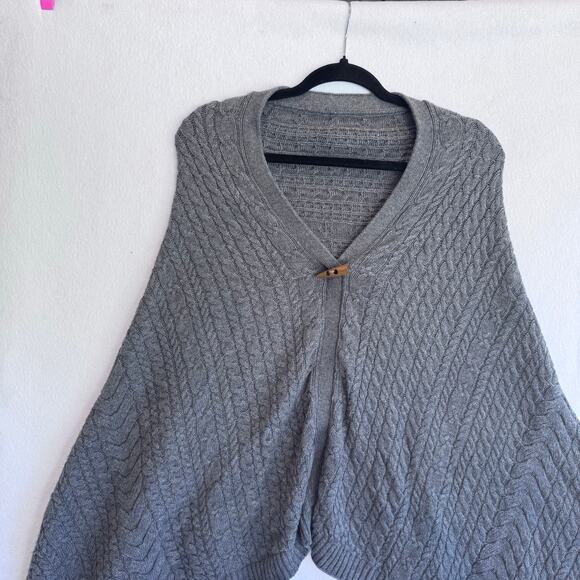 Orvis Gray Cable Knit Wool Blend Poncho Cape Sweater Shawl One Size Cozy - Picture 6 of 6